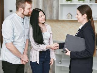 EA20250206-23479 Press profile homify Asian style bathroom Interior design, White-collar worker, Happiness, Job, Conversation, Receptionist, Layered hair, Businessperson, Management, Customer