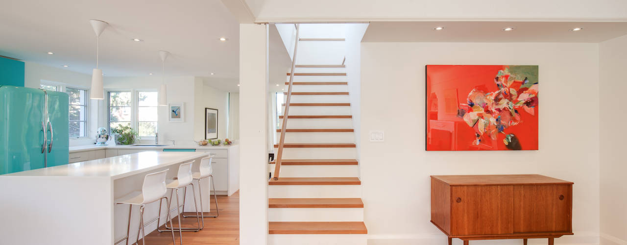 The Hambly House, dpai architecture inc dpai architecture inc Modern Corridor, Hallway and Staircase