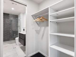 EA20250326-23615 Press profile homify Industrial style dining room Wall, Flooring, Floor, Interior design, Ceiling, Room, Composite material, Cabinetry, Apartment, Grey