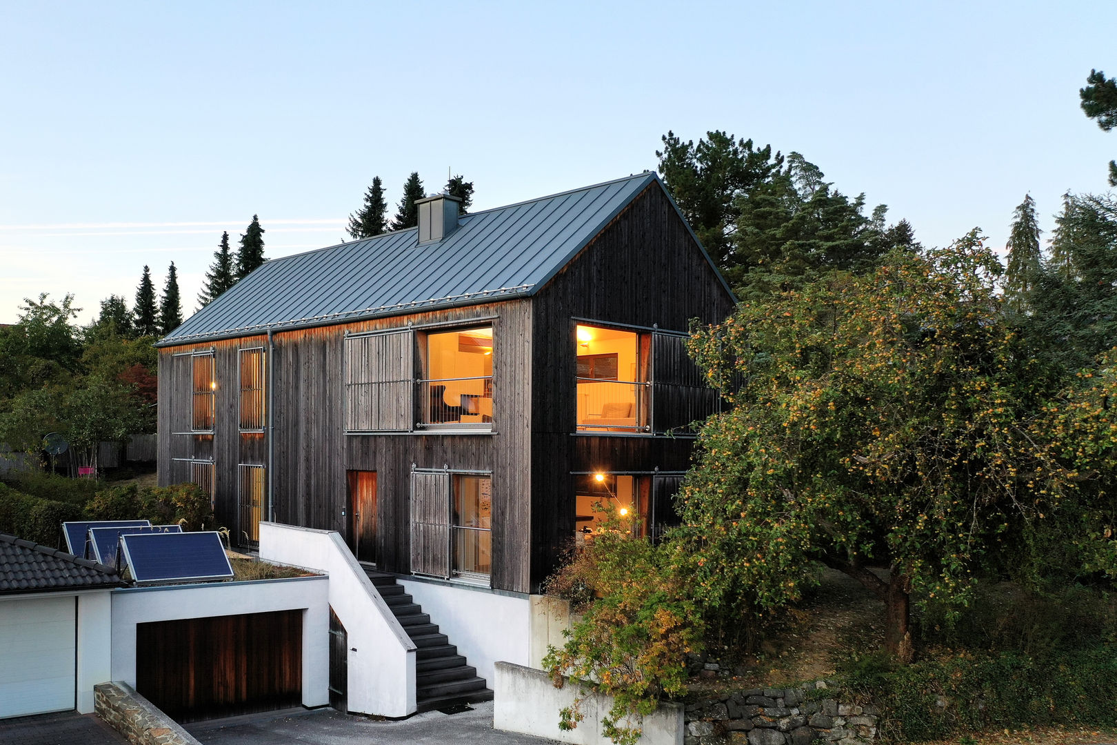 Einfamilienhaus im Taunus, Architekturfotografie Tim Voelter Architekturfotografie Tim Voelter Wooden houses Himmel,Anlage,Gebäude,Fenster,Baum,Haus,Holz,Treppe,Grundstück,Neigung
