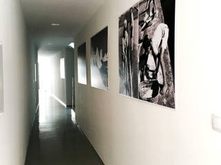 Reconstrução de Edifício Multi-familiar, Rua Eça de Queiroz, Aveiro, GAAPE - ARQUITECTURA, PLANEAMENTO E ENGENHARIA, LDA GAAPE - ARQUITECTURA, PLANEAMENTO E ENGENHARIA, LDA Modern Corridor, Hallway and Staircase