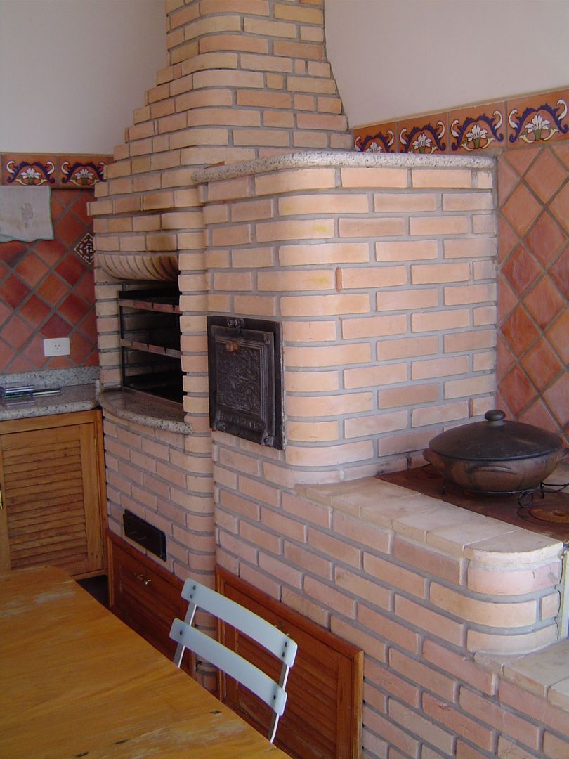 Casa de campo em São Roque, GATE Arquitetos Associados GATE Arquitetos Associados Patios & Decks Madeira,Alvenaria,Tijolo,Design de interiores,Pisos,Chão,Mancha de madeira,Madeira dura,Lareira,Gás