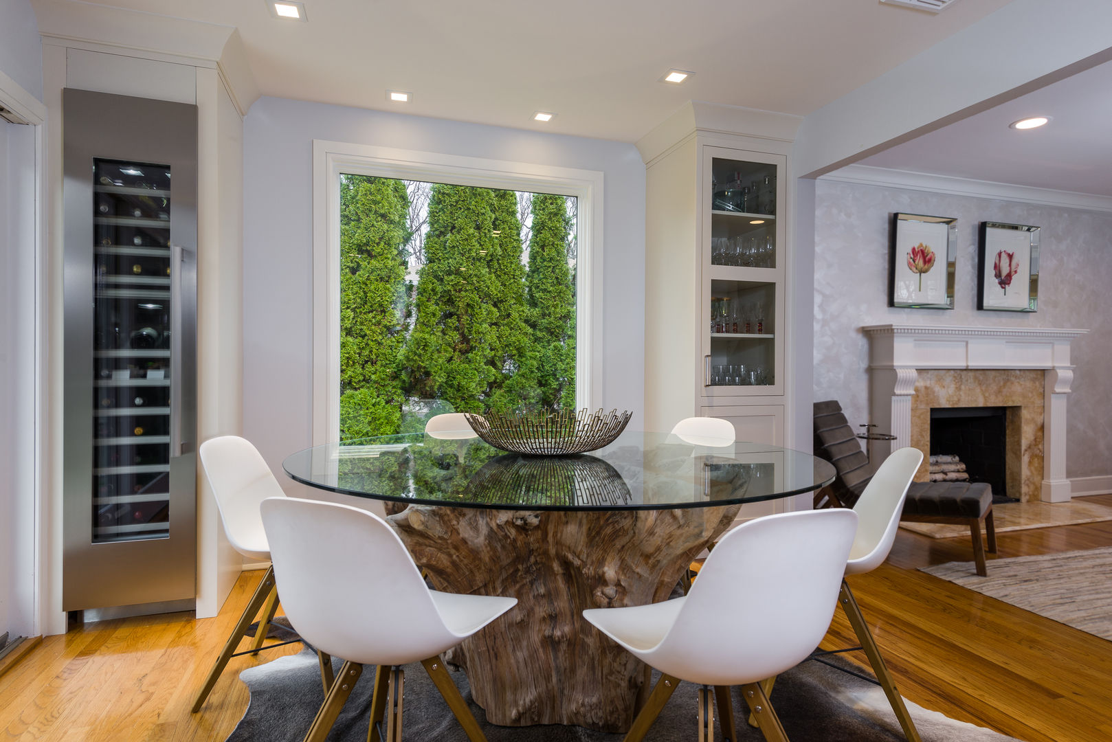 Dining Room with Teak table base homify Modern Dining Room Glass