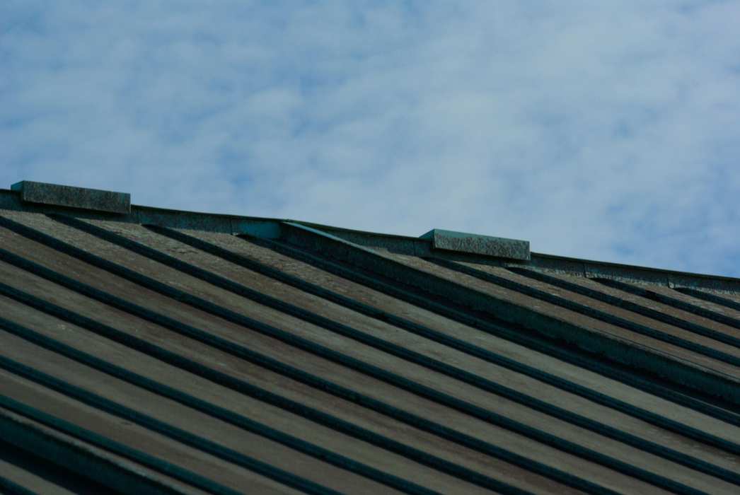 EA20251015-24030 Press profile homify Industrial style dressing room Blue, Daytime, Roof, Composite material, Grey, Siding, Building material, Daylighting, Plank