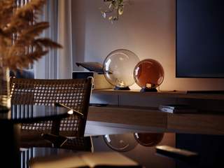 Stilvoll rund. Faszinierend lichtvoll. skapetze® - Wo Licht auf Design trifft Modern Living Room s.luce, Orb, Glaskugel, Tischlampe, ModernInterior, ZeitlosesDesign