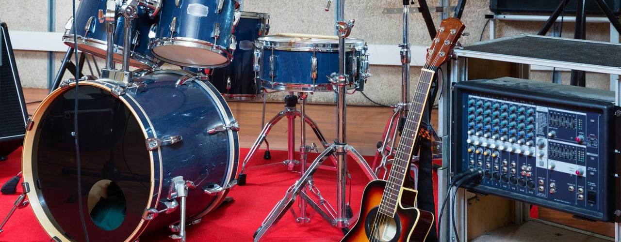 Musikzimmer einrichten – Was ist zu beachten?, Press profile homify Press profile homify Modern Garage and Shed