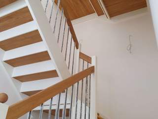 Wangentreppe mein Treppenhaus Grohskurth Stairs Stairs, Wood, Handrail, Interior design, Flooring, Floor, Wood stain, Baluster, Hardwood, Wood flooring
