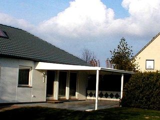 Terrassenüberdachung CASADINO Textile Architektur Balcony Roof, House, Home, Door, Shade, Awning, Outdoor Structure, Yard, Lawn, Siding