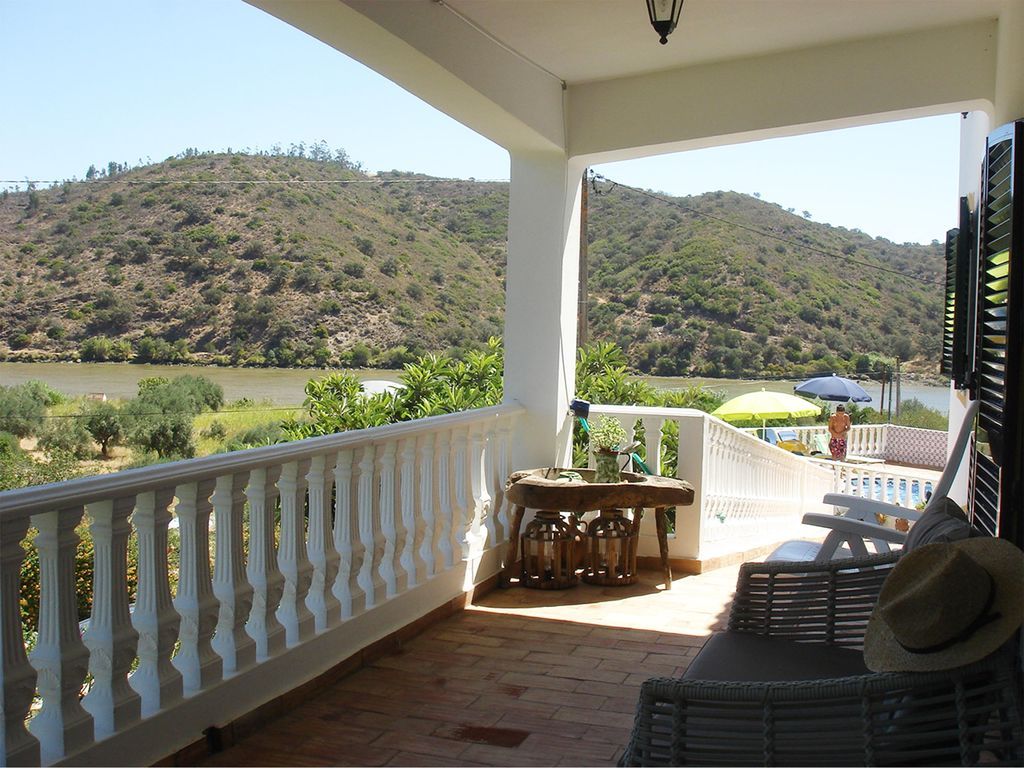 Moradia Isolada T4 Casas do Sotavento Patios & Decks golden visa