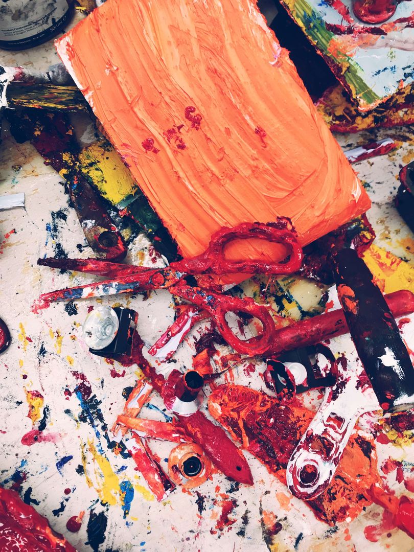 EA20231016-21970 Press profile homify Industrial style conservatory Kunstfarbe, Malen, Kunst, Rot, Muster, Holz, Farbtöne und Schattierungen, Malerei, Schriftart, Bildende Kunst