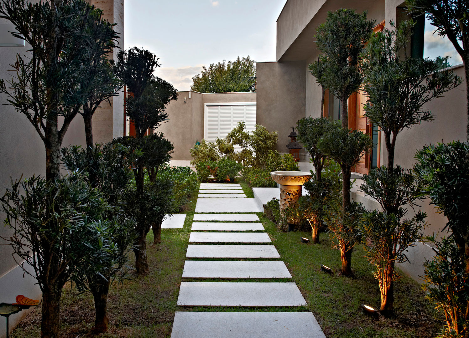 Escritório Jardim, CP Paisagismo CP Paisagismo Modern Garden Plantar,Propriedade,Construção,Natureza,Árvore,Botânica,Céu,Vegetação,Bioma,Grama