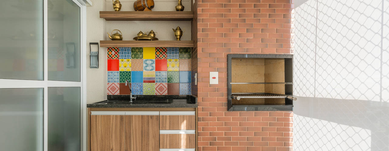 Varanda Gourmet Sandra Pompermayer Arquitetura e Interiores Modern Terrace Armários,Bancada,Mobília,Construção,Cozinha,Madeira,Design de interiores,Prateleiras,Pisos,Mancha de madeira