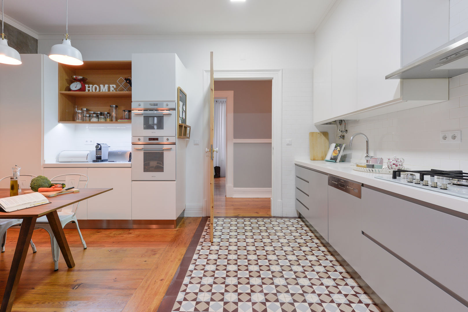 ARTILHARIA UM, Lisboa, LAVRADIO DESIGN LAVRADIO DESIGN Industrial style kitchen Mosaico Hidraulico,Madeira