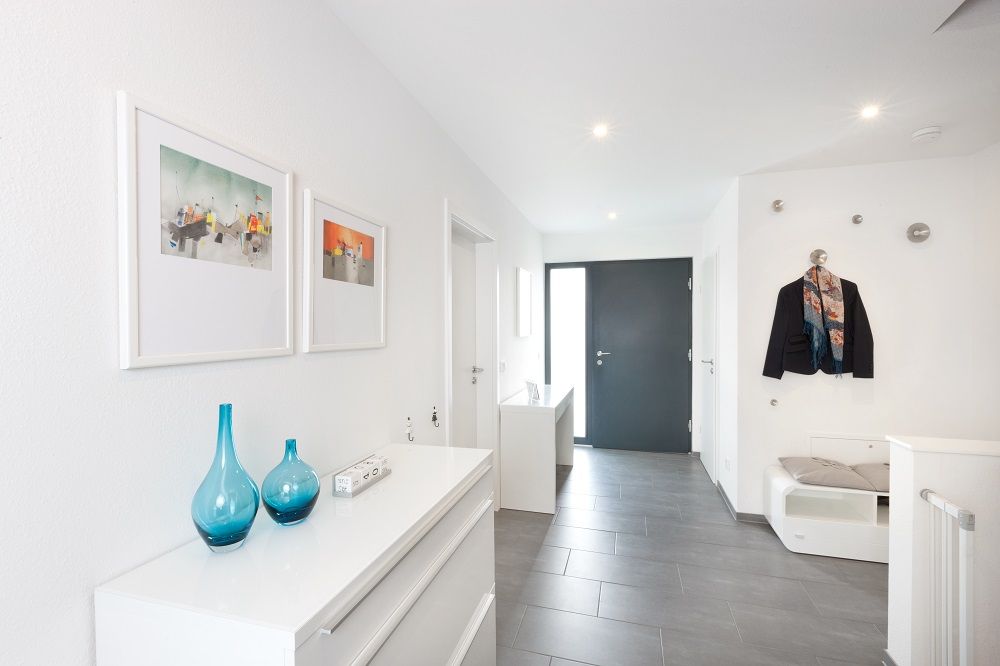 Flurbereich TALBAU-Haus GmbH Modern Corridor, Hallway and Staircase Flur,Diele,Hauseingang,Garderobe