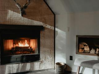 EA20250813-23926 Press profile homify Asian style dressing room Wall, Wood, Flooring, Interior design, Hearth, Furniture, Floor, Lighting, Brown, Room