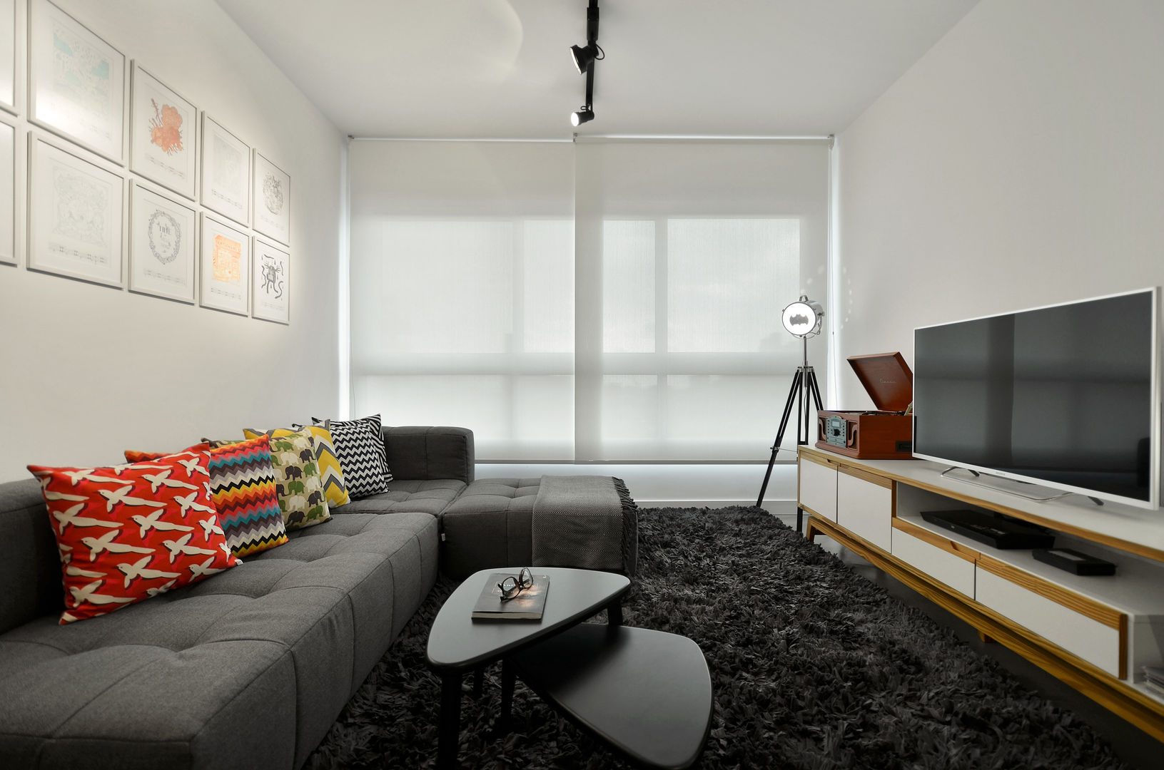 Apartamento Publicitária, Johnny Thomsen Arquitetura e Design Johnny Thomsen Arquitetura e Design Modern Living Room