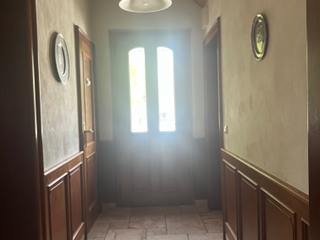 Vorher Bild: Eingangsbereich siworxx Country style corridor, hallway& stairs Flooring, Wall, Floor, Wood, Interior design, Lighting, Brown, Door, Light fixture, Wood stain