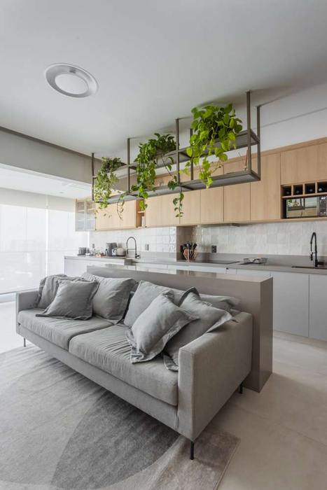 Apartamento 70m² - Perdizes - SP Juliana Dias Arquitetura Apartment Furniture, Interior design, Flooring, Floor, Wood, Ceiling, Light fixture, Table, Home, Living room