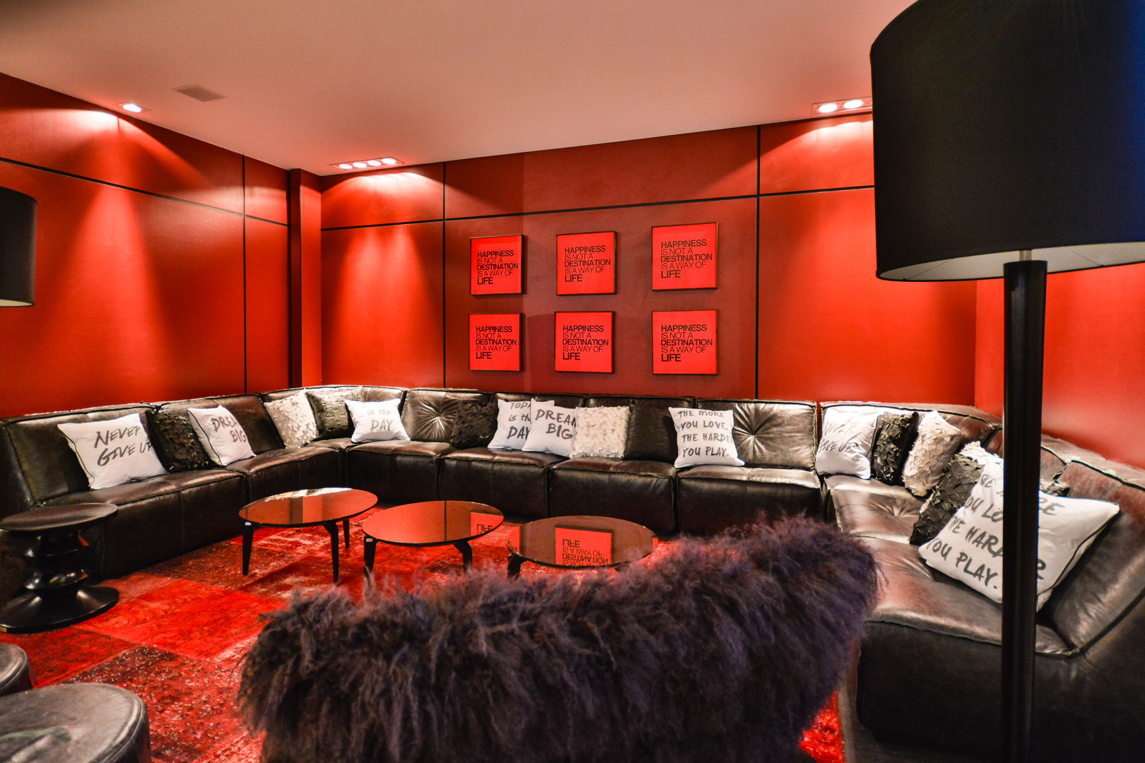 CASA COR 2014, Bender Arquitetura Bender Arquitetura Modern Living Room Mobiliário,Conforto,Sofá,Design de interiores,Andar,Pisos,Sala de estar,Prédio,Vermelho,Lâmpada