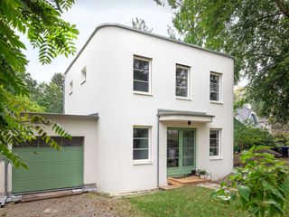Haus Summt Müllers Büro Single family home Building, Window, Home, House, Shrub, Door, Residential area, Estate, Cottage, Sash window