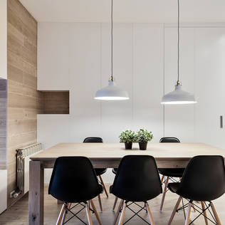 How do I choose chairs to go with my dining table?