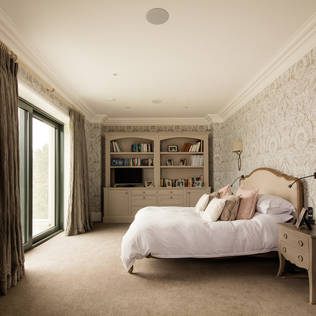 8 Things That Should Disappear from Your Bedroom Immediately