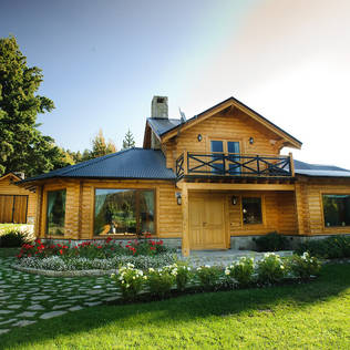 7 Amazing houses built into nature