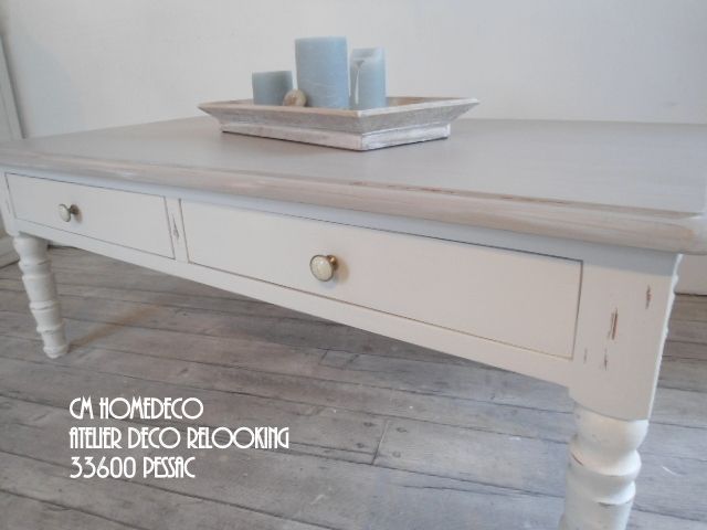 table basse "Provence" patinée relooking CM HOMEDECO homify Living room Solid Wood Multicolored Side tables & trays