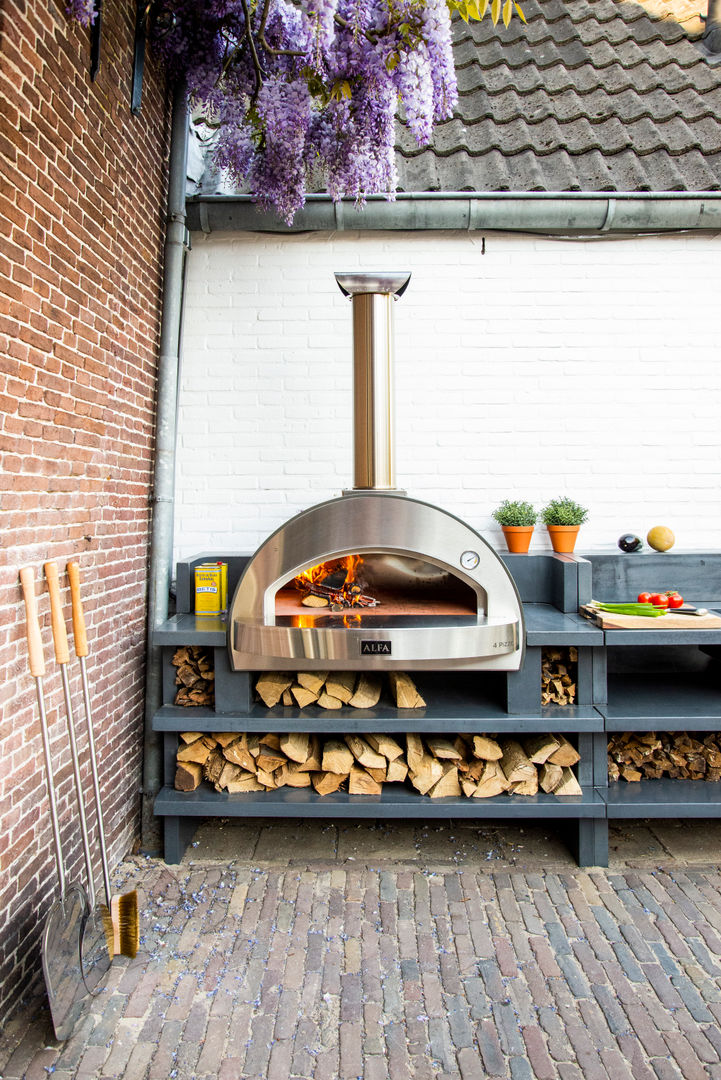 4 PIZZE oven with the fire going Alfa Forni Modern Terrace pizza oven, outdoor kitchen, cooking tools,Accessories & decoration