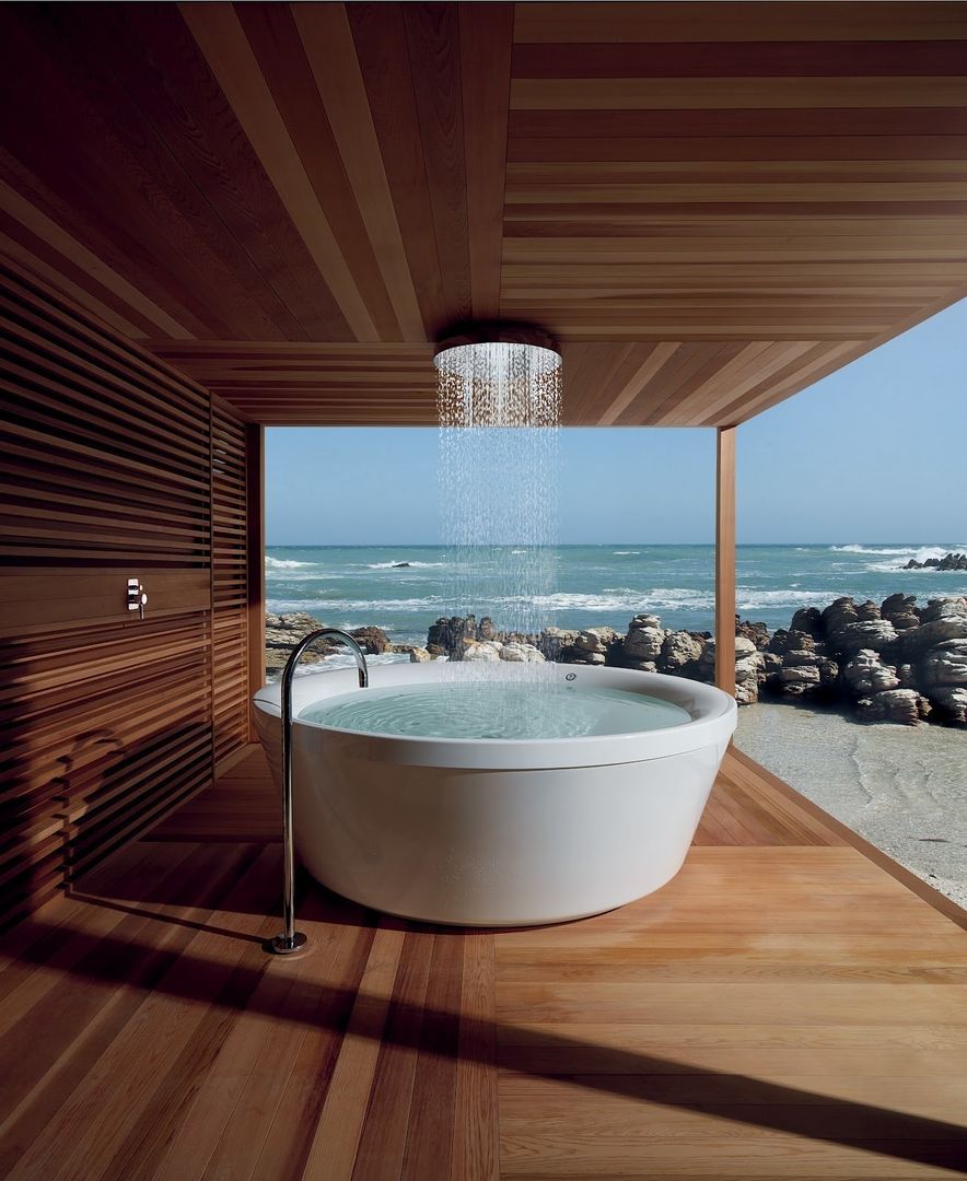 Badewanne am Meer Design by Torsten Müller Colonial style bathroom Wasser,Eigentum,Whirlpool,Himmel,Badewanne,Gebäude,Azurblau,Schatten,Whirlpool,Holz