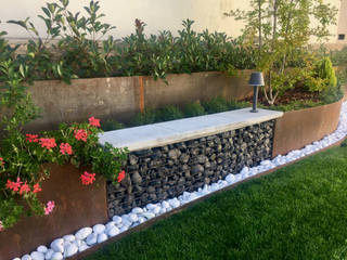 Banco Gavion, con Canto Rodado Negro GreenerLand. Arquitectura Paisajista y Tematización Mediterranean style garden Iron/Steel Furniture