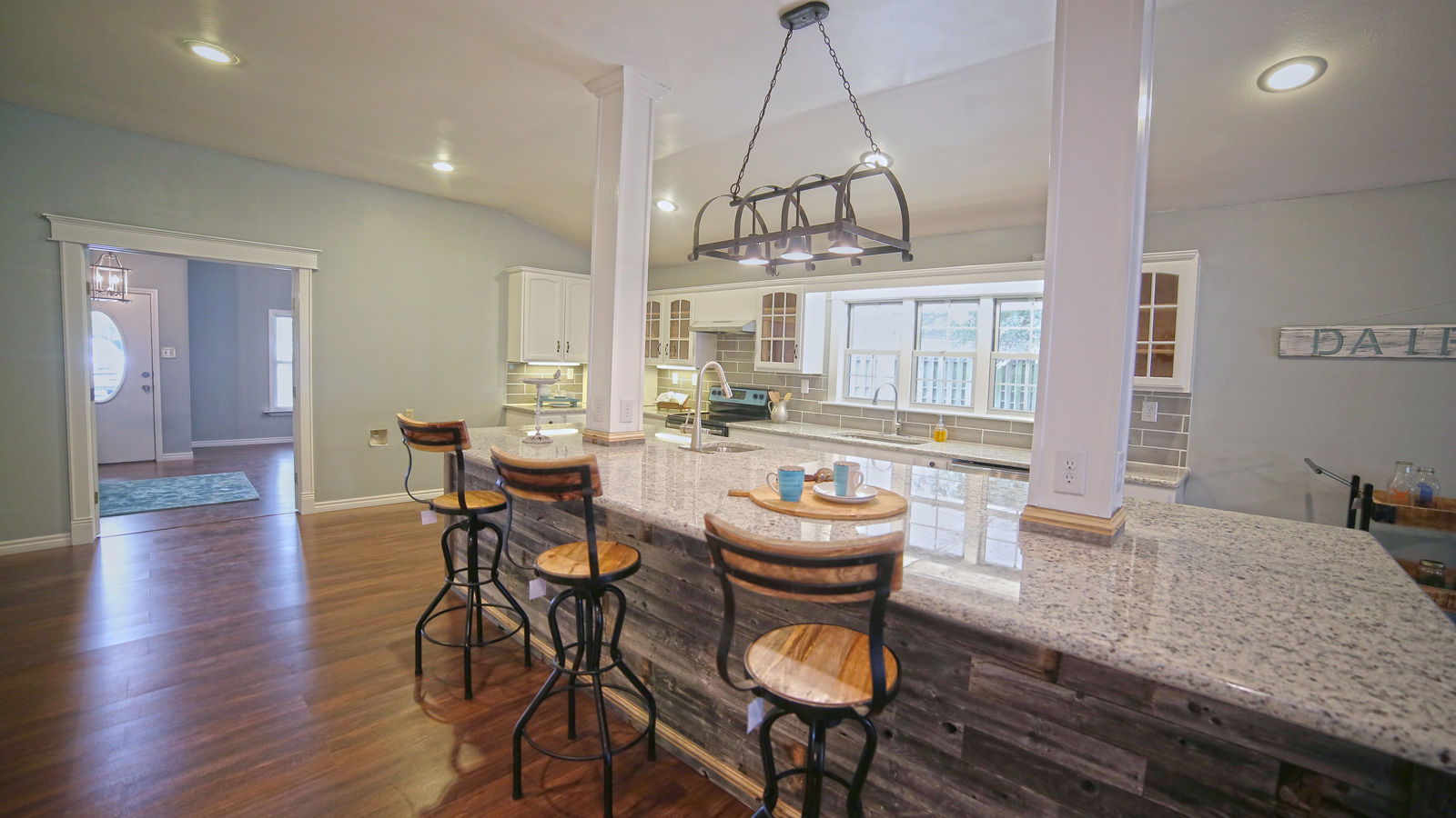 Remodelacion Farmhouse en San Antonio TX: Cocina Noelia Ünik Designs Kitchen cocina,cocina rustica,cocina gris,muebles de cocina,kitchen farm,kitchen fixer upper,kitchen remodel,remodeling,san anatonio,flip