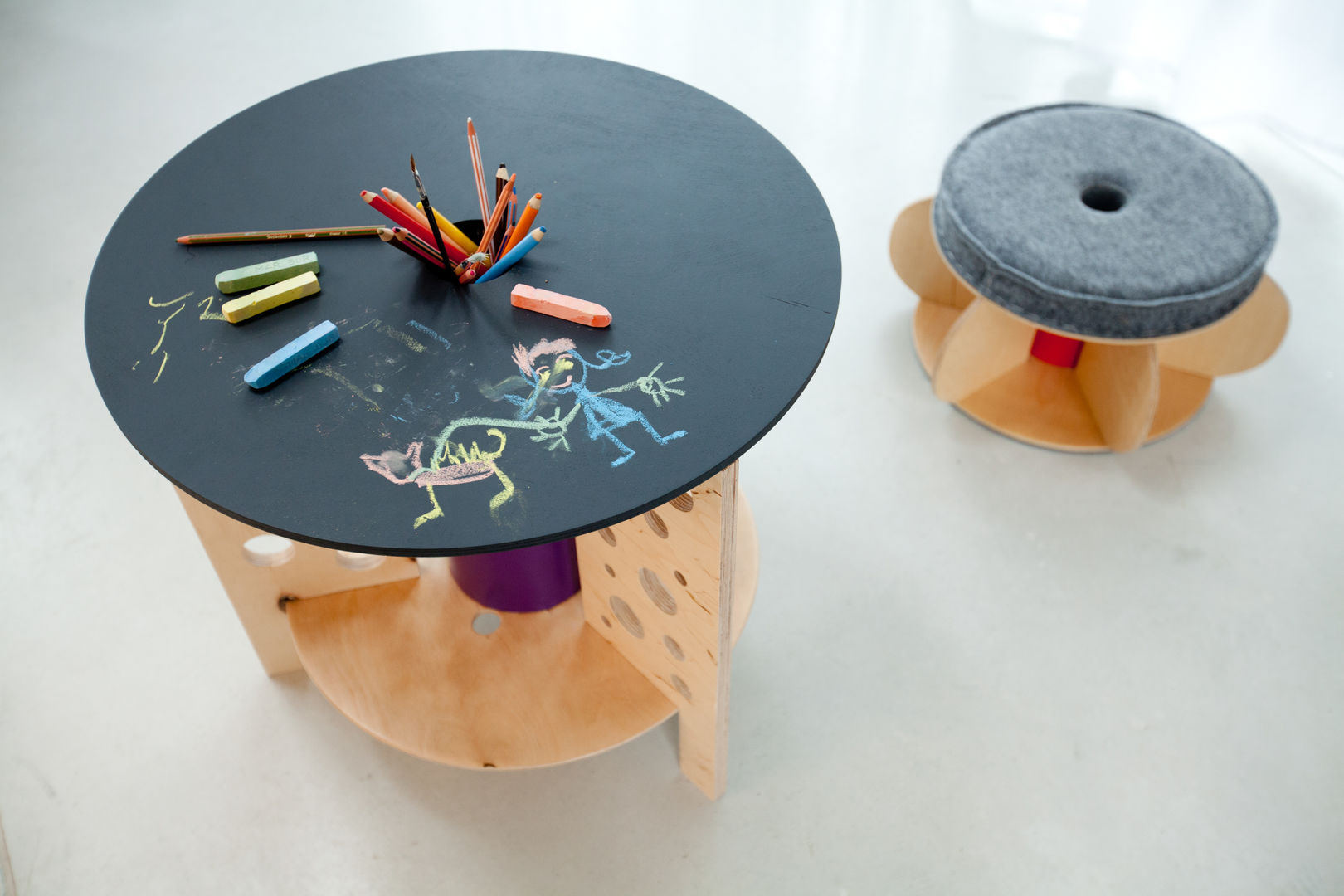 Stolik "dziury w serze" NaNowo Industrial Design Nursery/kid’s room Desks & chairs
