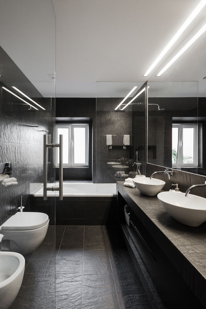 homify Minimalist style bathroom