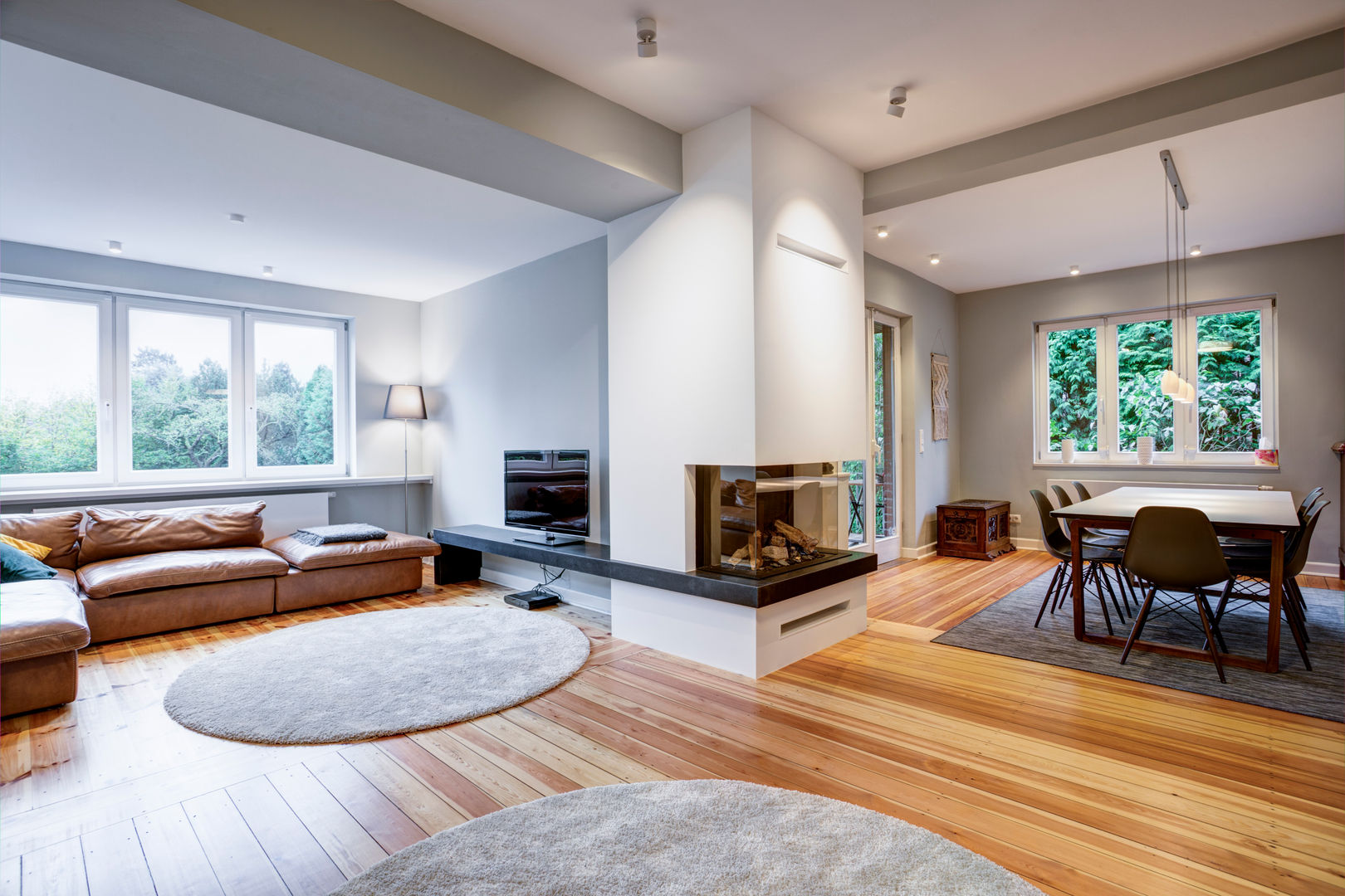 Wohnbereich mit dezenten Deckenleuchten Lichtja Licht und mehr GmbH Modern Living Room Deckenleuchten,Schmitz Leuchten,Hamburg,Lichtja,Grundbeleuchtung