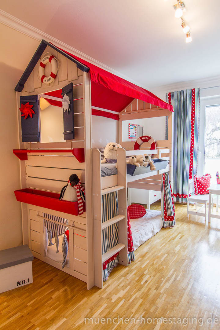Maritimes Kinderzimmer Münchner HOME STAGING Agentur Nursery/kid’s room Möbel,Tabelle,Bücherregal,Regal,Puppenhaus,Holz,Innenarchitektur,Gebäude,Orange,Sessel