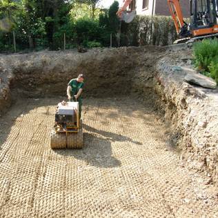 How to build a pool in 9 easy steps (on a budget!)