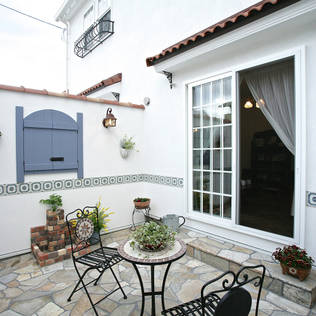 8 vital elements to create your own Mediterranean garden