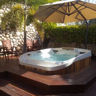 10 Spectacular Ideas For A Terrace With A Hot Tub