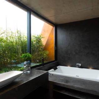 18 Brilliant Ideas for more Colour in the Bathroom