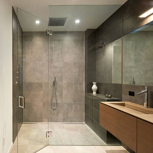 How to integrate wood into your bathroom 