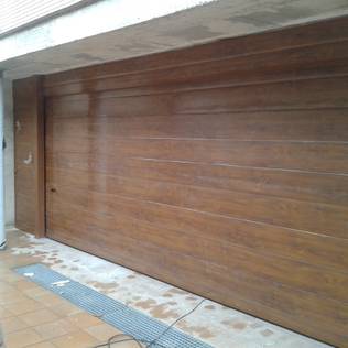 10 modern garage doors to really finish your build