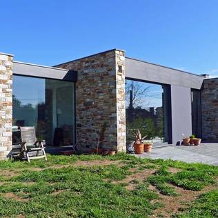 7 Amazing houses built into nature