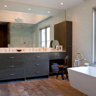 How to integrate wood into your bathroom 