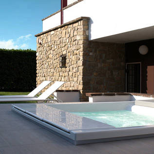 Small but mighty stylish: 6 mini-pools