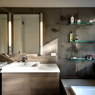 Small but stylish: 10 tips to make your small bathroom WORK! 