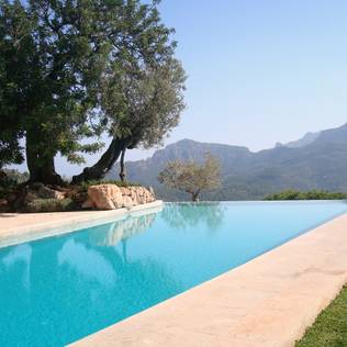 Spectacular swimming pool designs