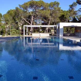 Spectacular swimming pool designs