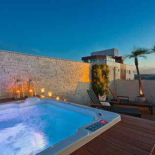 10 Spectacular Ideas For A Terrace With A Hot Tub