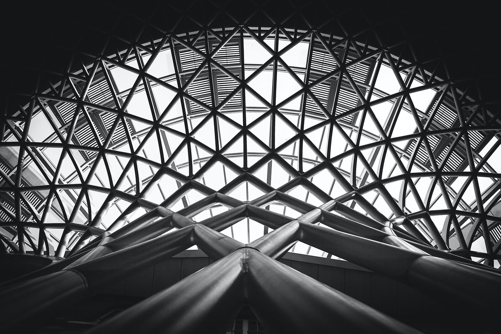 Steel structures usage Press profile homify Other spaces Building, Black, Lighting, Architecture, Triangle, Black-and-white, Style, Line, Symmetry, Fixture